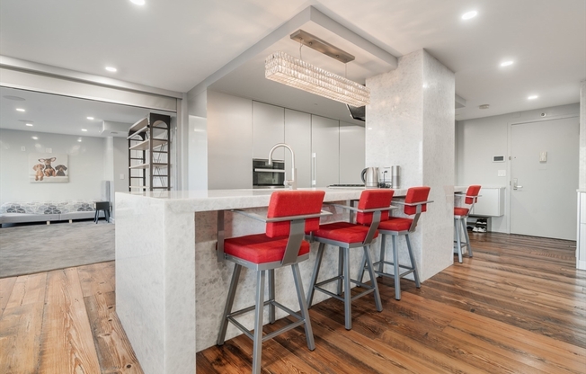 3 beds, 3 baths, 1,640 sqft, $6,500, Unit 6F