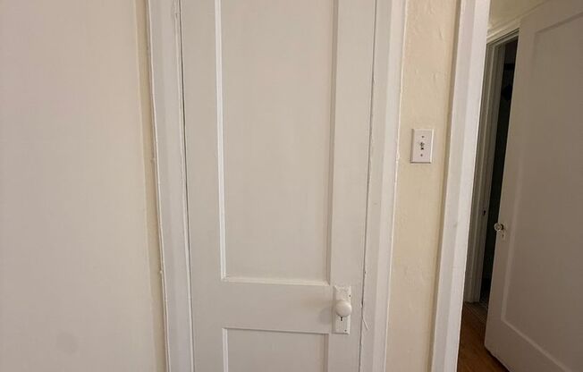 1 bed, 1 bath, 769 sqft, $1,475, Unit Old King Edward 44