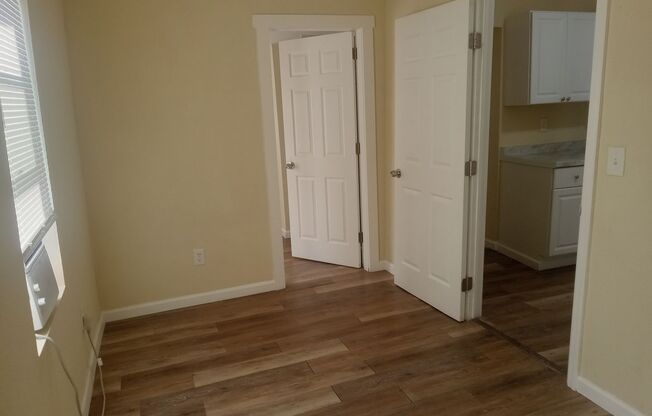 MOVE IN SPECIAL - Cottage in St. Pete for Rent