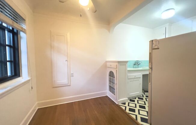 Studio, 1 bath, 460 sqft, $1,165, Unit 209