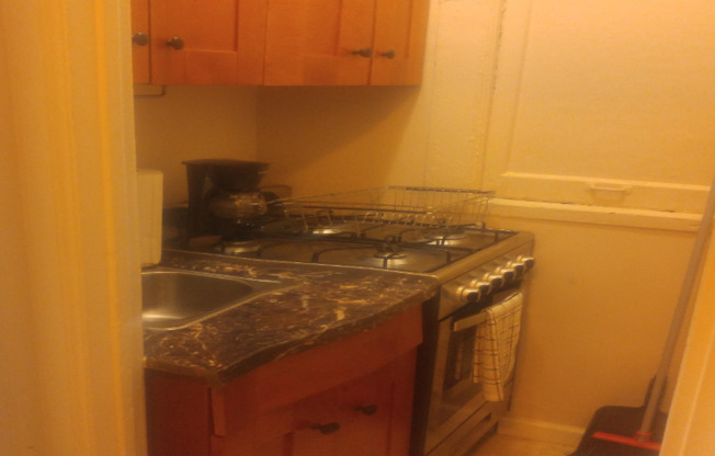 240 W 16 ST
