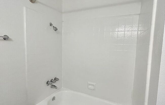 2 beds, 2 baths, 900 sqft, $1,795, Unit 26