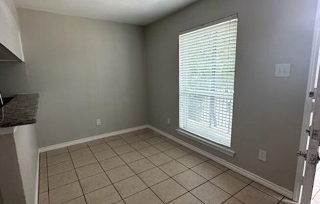 2 beds, 1 bath, 722 sqft, $1,250, Unit C-20