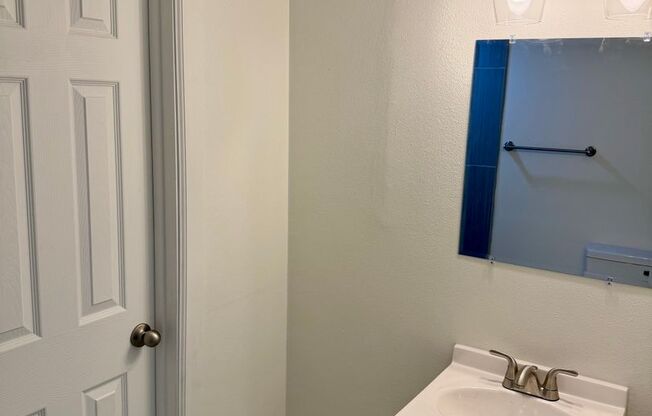Studio, 1 bath, 330 sqft, $835, Unit Unit 27