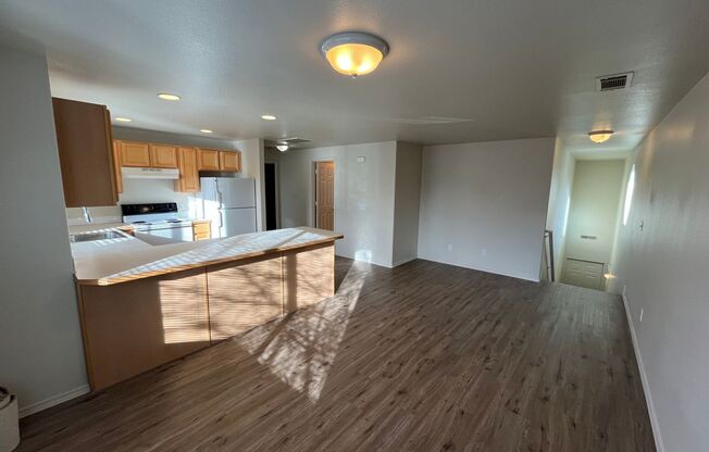 2 beds, 1 bath, 960 sqft, $1,895, Unit 403-3