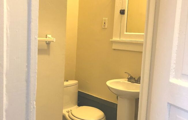 Studio, 1 bath, $775, Unit 20