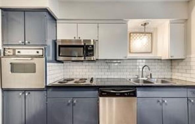 Cozy 2 Bedroom Condo minutes from SMU!
