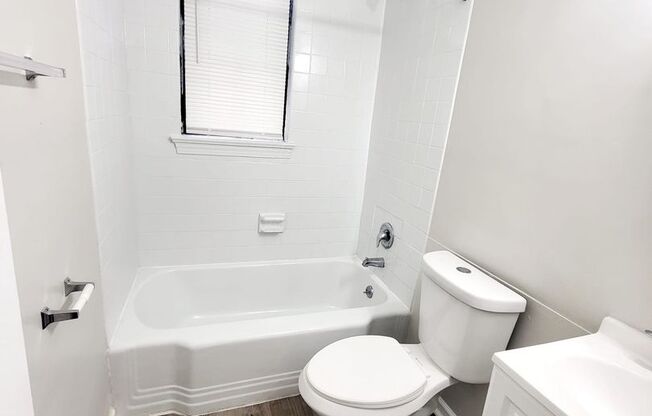 2 beds, 1 bath, 700 sqft, $1,350, Unit 04-3235