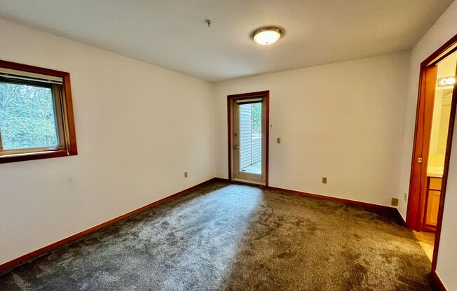 3 beds, 2 baths, $2,200, Unit UNIT B105