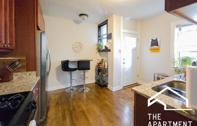 1827 W Winona St