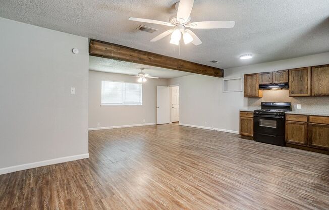 Charming Home located in the heart of Burleson!