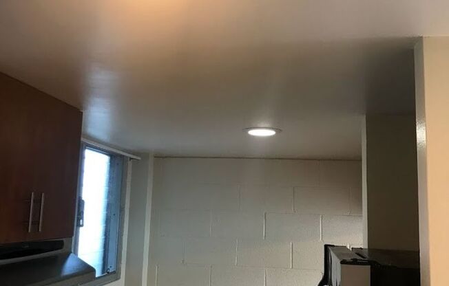CLOSE to UH Manoa - 1-BR, 1-BATH, Small YARD....$1495  (Parking Available)