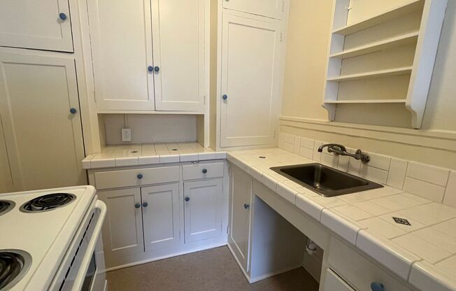 Studio, 1 bath, 400 sqft, $1,125, Unit 309