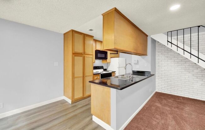 Nicely Updated 2 Bed 1 Bath Condo in Antioch - AVAILABLE NOW !!