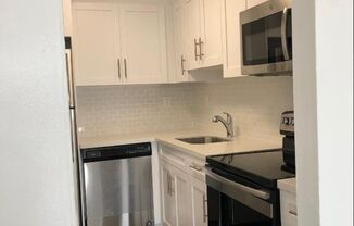 2 beds, 1.5 baths, 790 sqft, $2,200, Unit 32