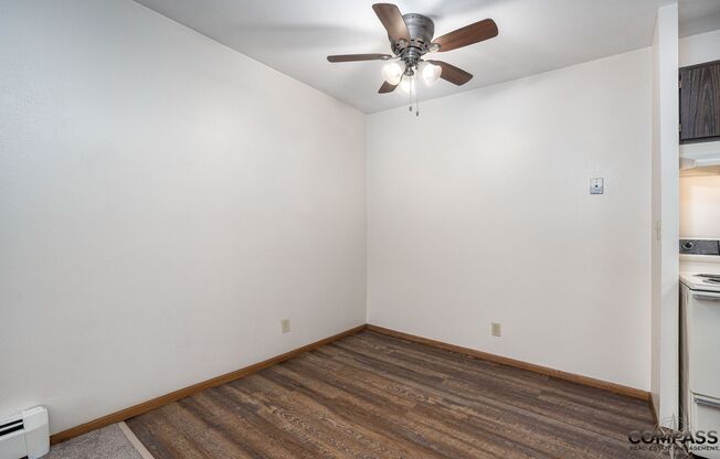 2 beds, 1.5 baths, 884 sqft, $1,275, Unit 101