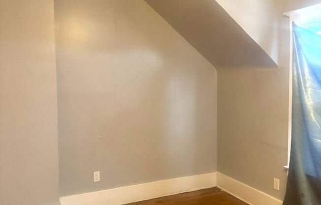 3 beds, 1 bath, $1,100