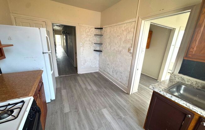 3 beds, 1 bath, $1,700, Unit 118 Apt 3