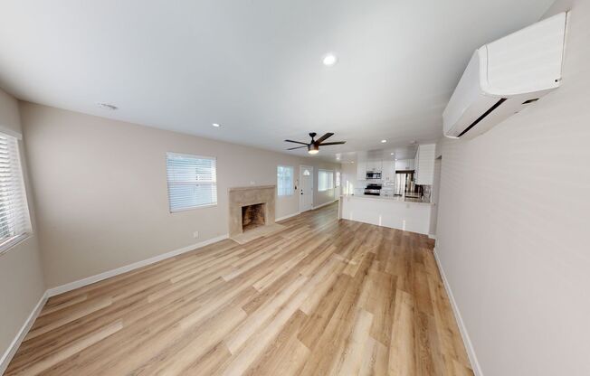 Renovated! 4BD/2BA on La Dorna