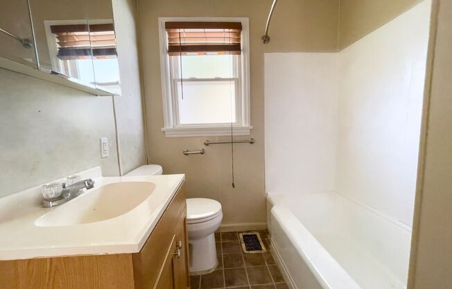 2 beds, 1 bath, $995