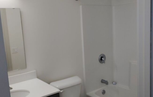Studio, 1 bath, 263 sqft, $1,196, Unit 605
