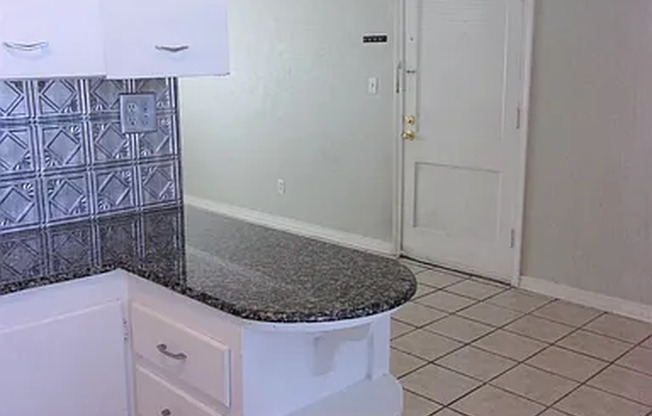 Updated 1-Bedroom in the Heart of the Plaza District