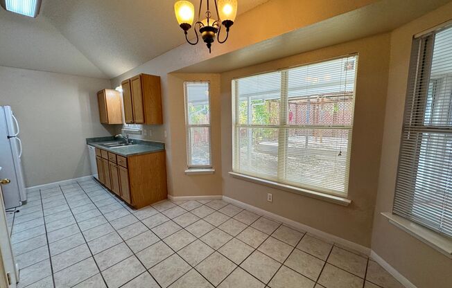 3 beds, 2 baths, $1,295