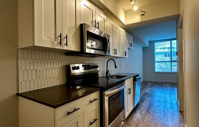 1 bed, 1 bath, $1,447, Unit 203