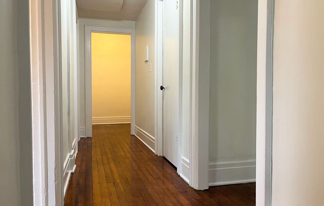 2 beds, 1 bath, $1,300, Unit 31A