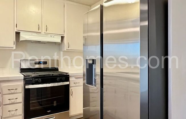 2 beds, 1 bath, $2,895