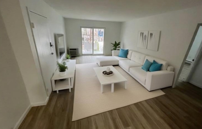 2 beds, 1 bath, 850 sqft, $2,150, Unit 28