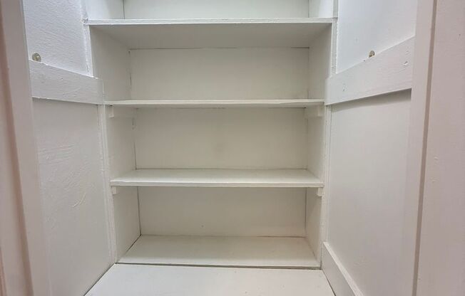 Studio, 1 bath, 294 sqft, $1,175, Unit New King Edward  3B7