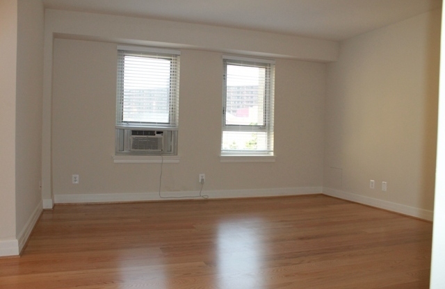 1 bed, 1 bath, 725 sqft, $2,600, Unit 400