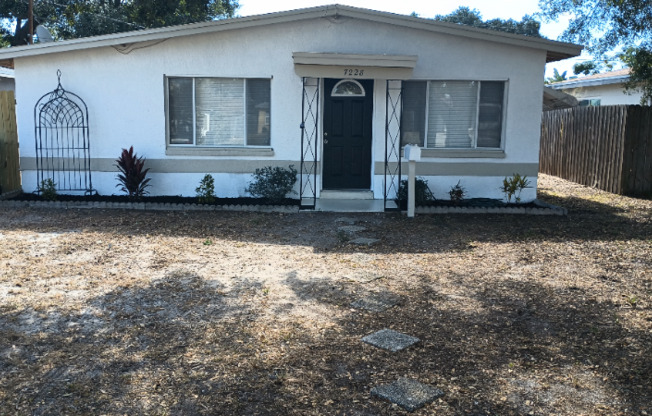 7228 35 AVE N