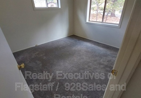 2 beds, 1 bath, 800 sqft, $1,600