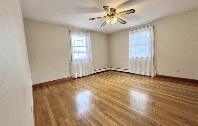 3 beds, 1 bath, 1,350 sqft, $3,000, Unit 31