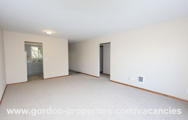 SE Stark St - Mayfair Manor, Gresham upstairs 2 bedroom apartment