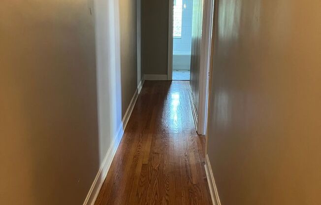 2 beds, 1 bath, $1,200, Unit # 2