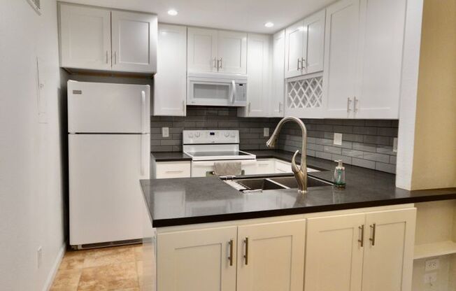 Remodeled 2 Bedroom Townhome in Fullerton