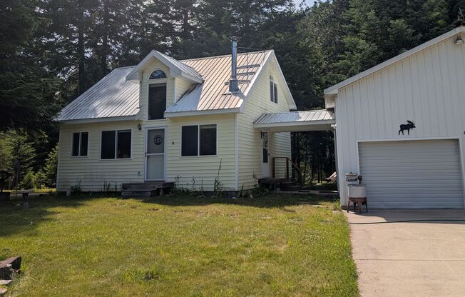 3 Bedroom, 1 bathroom Home on Secondary Bead Lake Lot