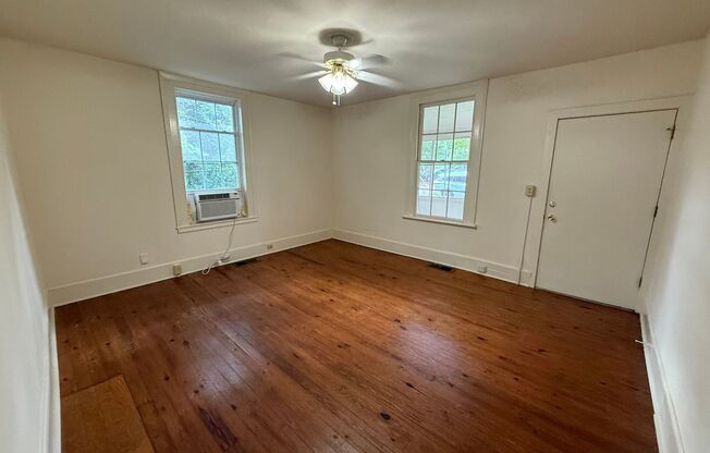 Charming Historic Home – Spacious 2-Bedroom Apartment in Boulevard/Normaltown