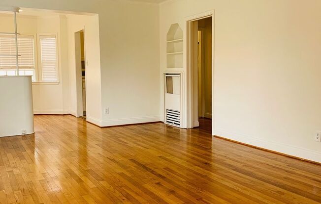 1418 S Genesee Ave
