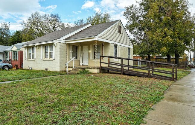 Cozy 2BD/1BTH Home Move In Ready Minutes from the Highway!