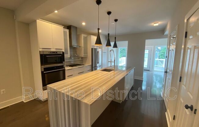 1515 NEAL ST NE
