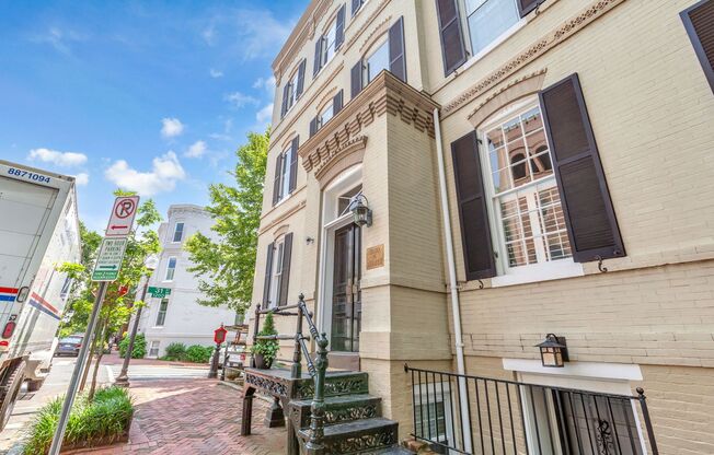Charming and light-filled garden condo in the heart of Georgetown!