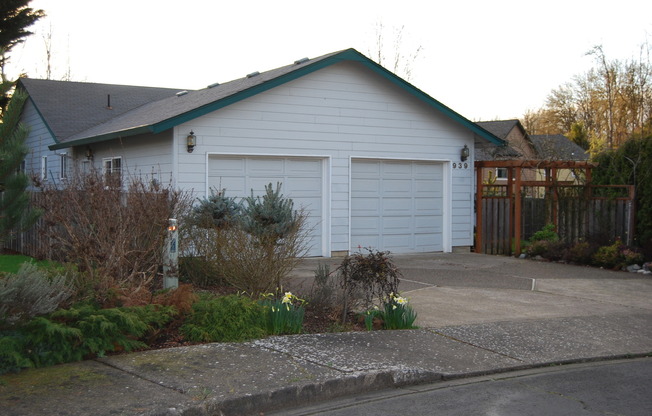 Charming & Well-Maintained Single-Story Home in McMinnville