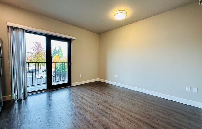 Studio, 1 bath, 327 sqft, $1,570, Unit 4th #215