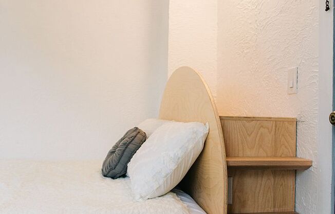 Studio, 1 bath, 300 sqft, $2,569, Unit Lakeview studio #1 with private patio on bike path, near downtown. .