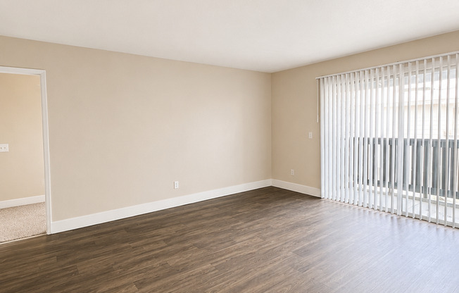 1 bed, 1 bath, 714 sqft, $1,795, Unit 033