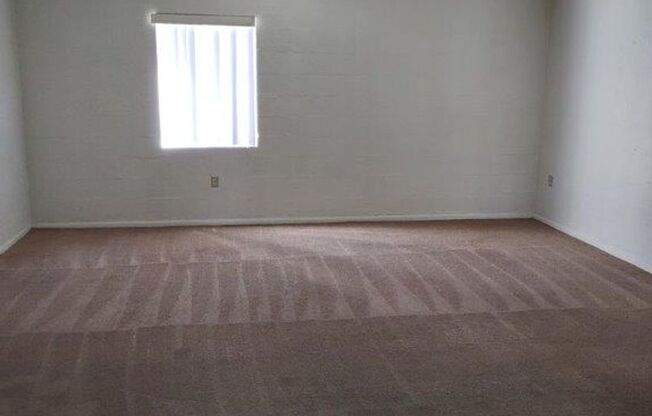 LOS BLANCOS-ALL UTILITES INCLUDED!!